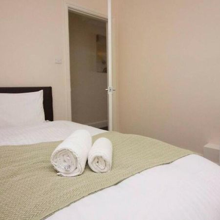 Stayzo Penthouse Accommodation 2- Premier Lodge Southampton Extérieur photo