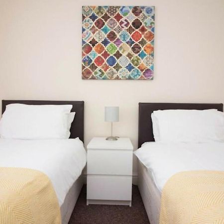 Stayzo Penthouse Accommodation 2- Premier Lodge Southampton Extérieur photo