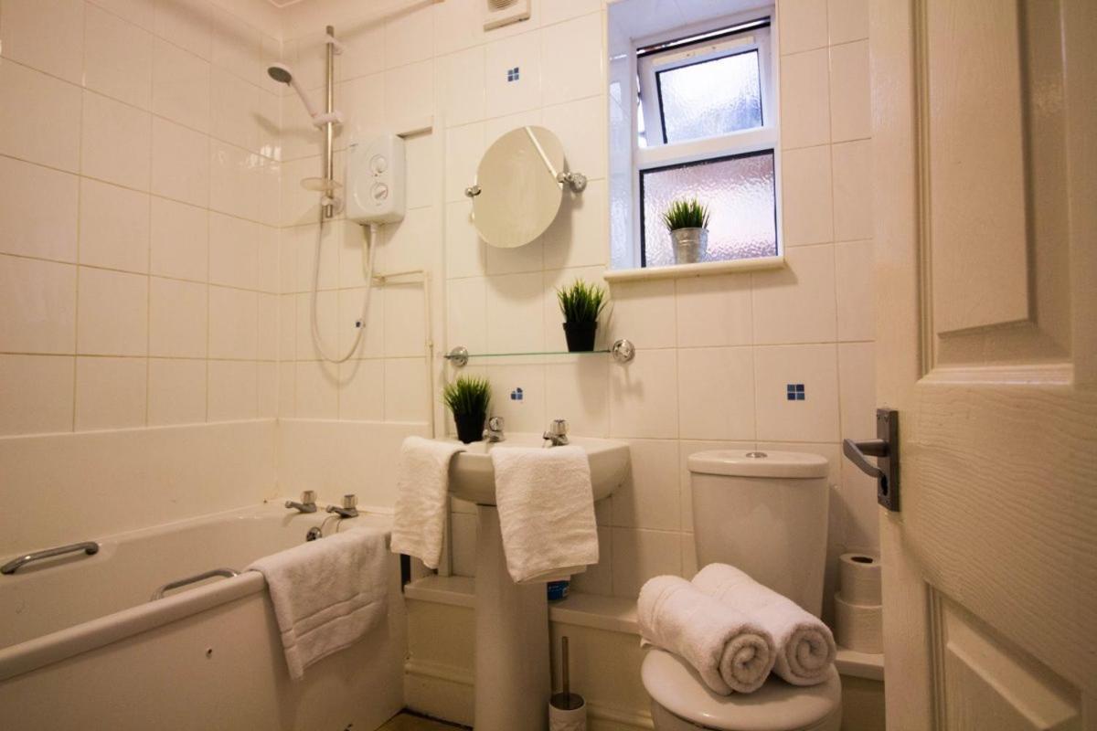 Stayzo Penthouse Accommodation 2- Premier Lodge Southampton Extérieur photo