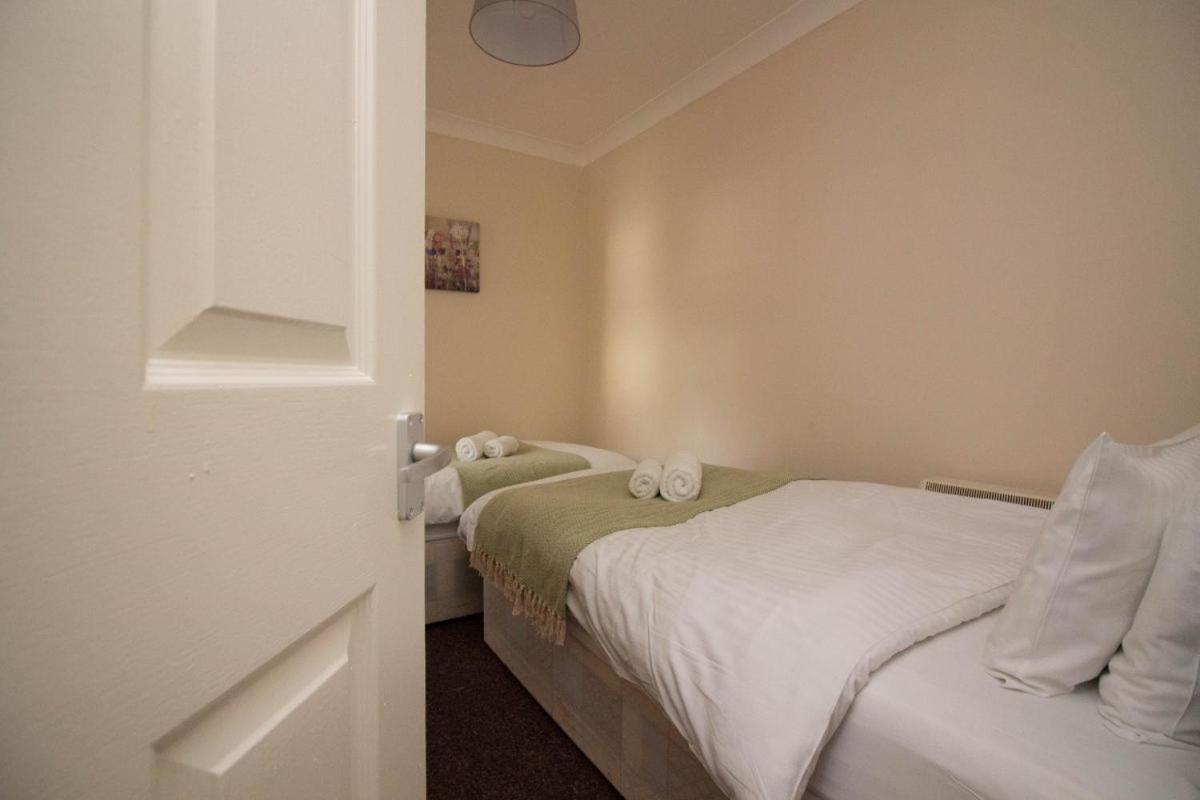 Stayzo Penthouse Accommodation 2- Premier Lodge Southampton Extérieur photo