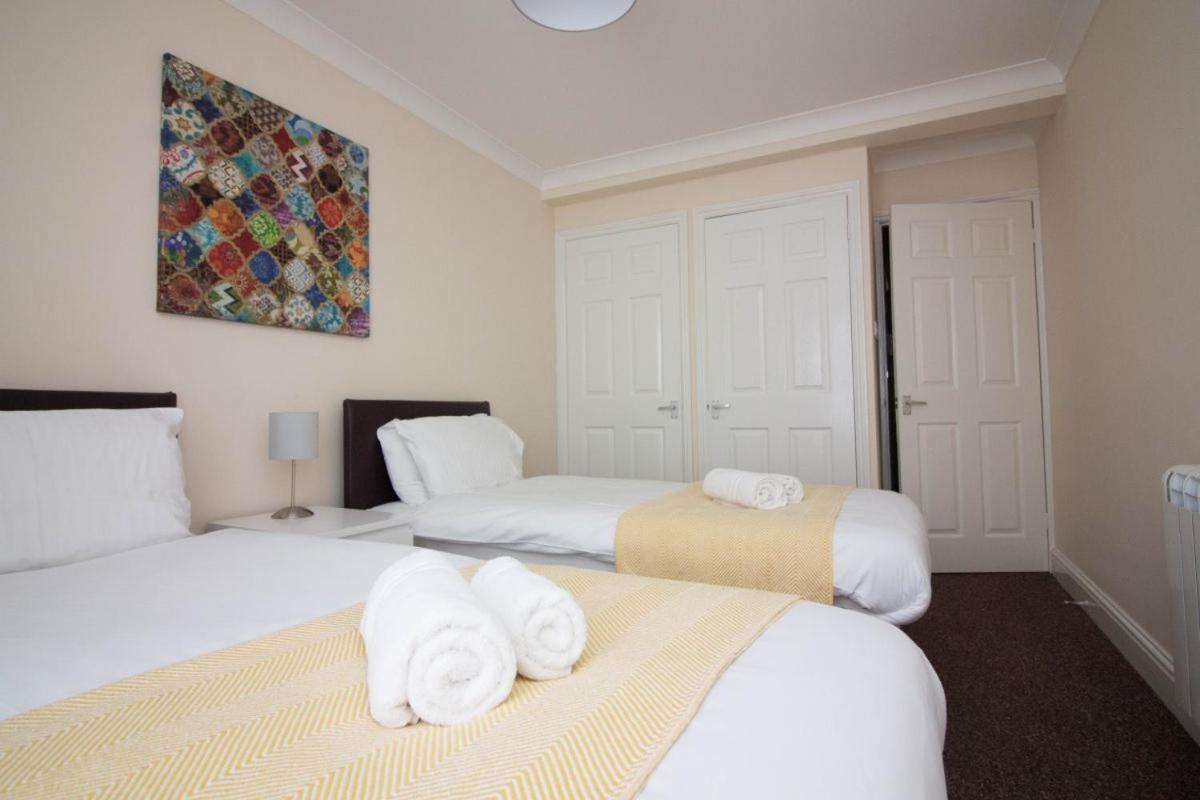 Stayzo Penthouse Accommodation 2- Premier Lodge Southampton Extérieur photo