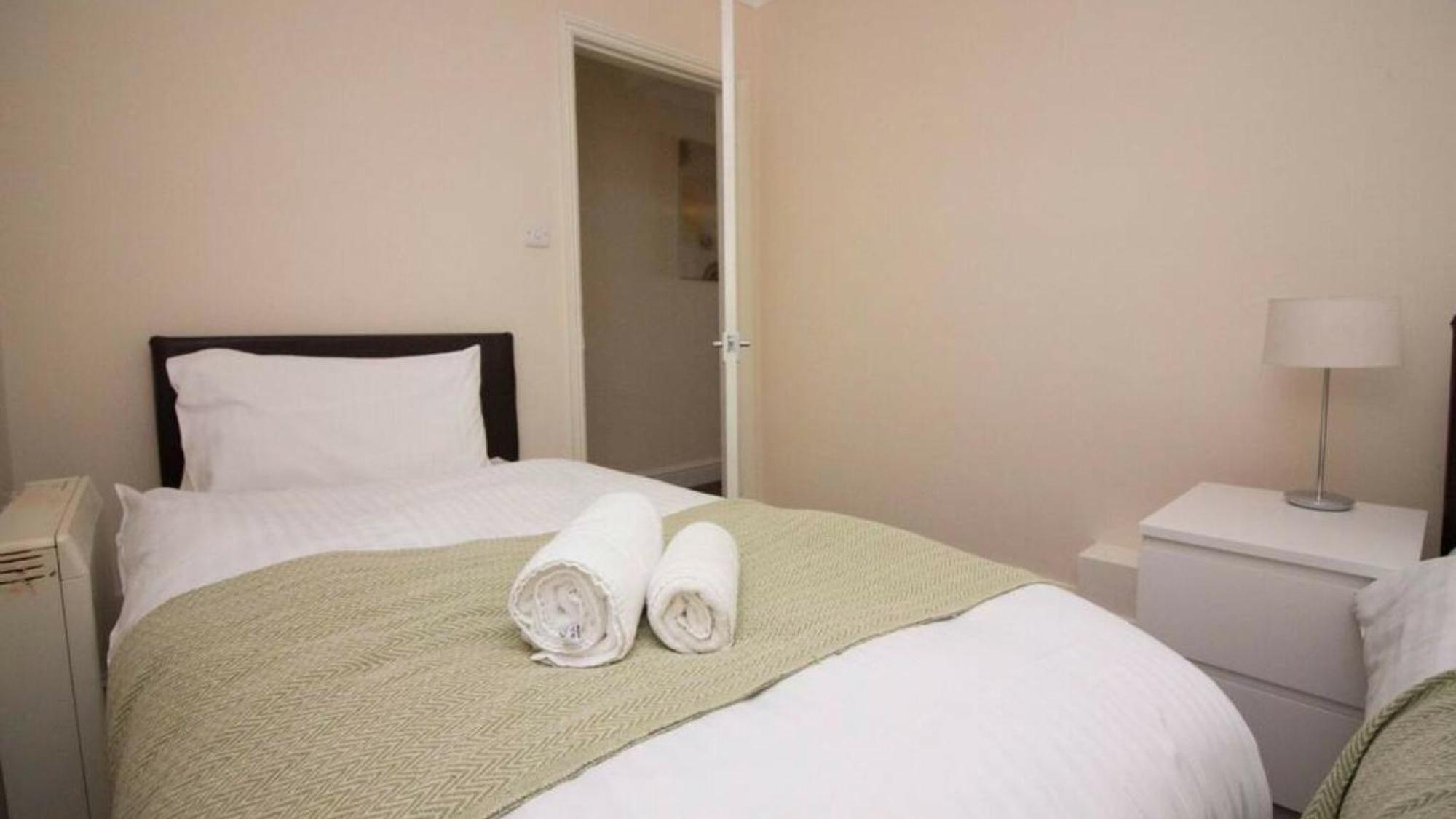 Stayzo Penthouse Accommodation 2- Premier Lodge Southampton Extérieur photo