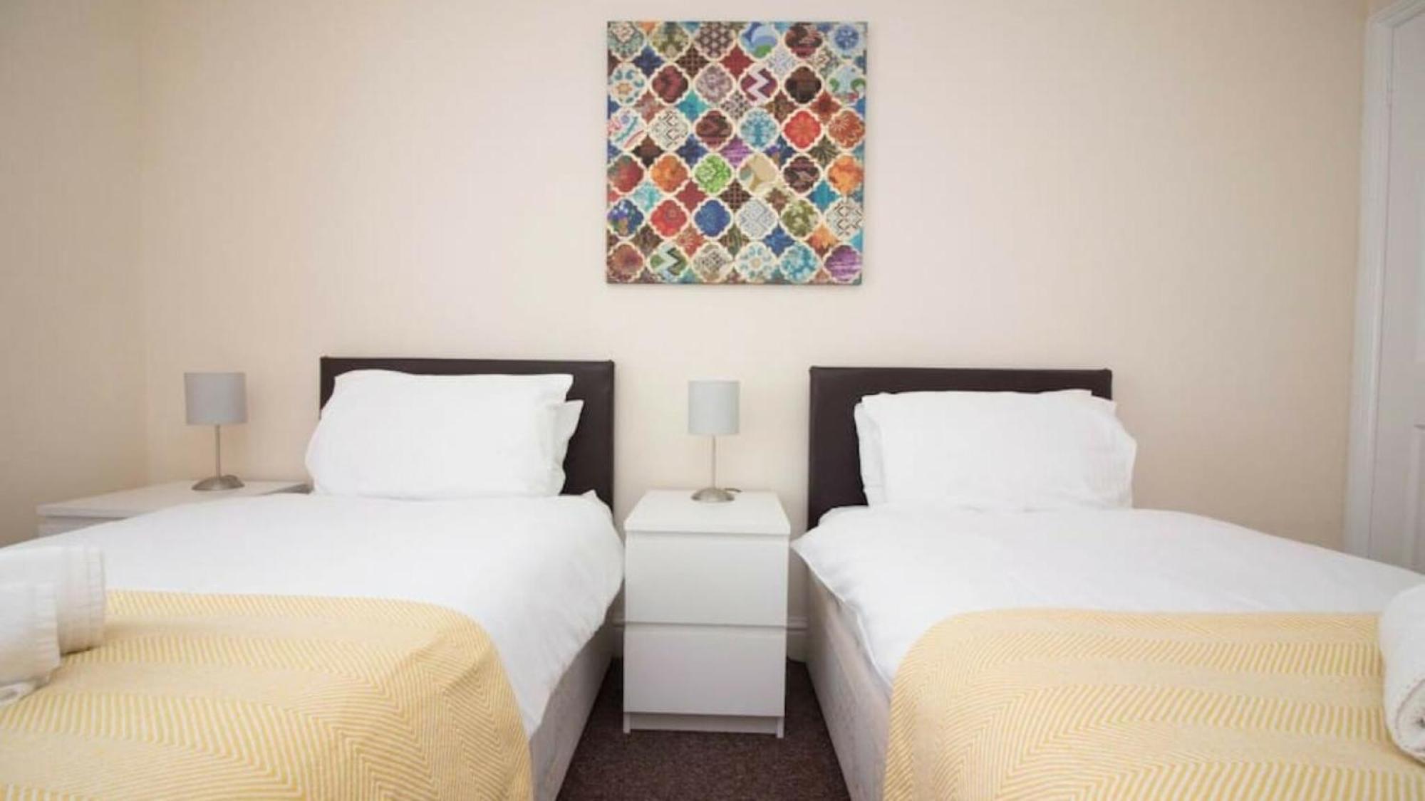 Stayzo Penthouse Accommodation 2- Premier Lodge Southampton Extérieur photo